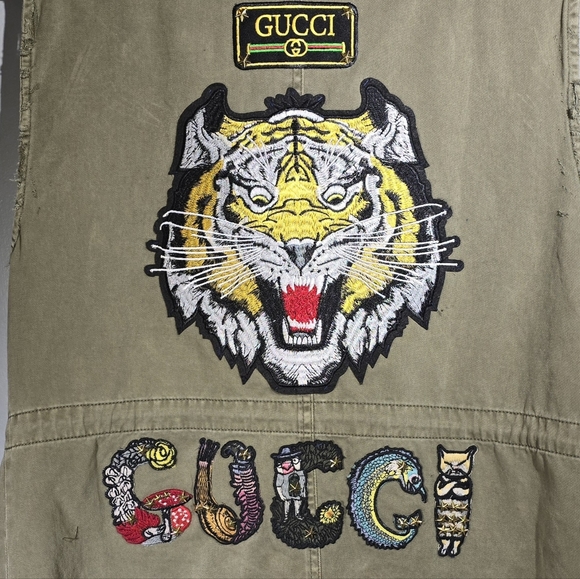 Military vest, army green, upcycled into a designer vest inspired by GG patches - Picture 10 of 12